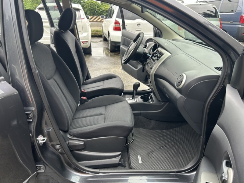 Nissan  Livina ~TACA優良車商~*(小林汽車)* 僅跑6萬 正2014年 NISSAN LIVINA 日產 樂薇娜 1.6 灰色 黑內裝 二代 旅行架 護板 | 新北市汽車商業同業公會｜TACA優良車商聯盟｜中古、二手車買車賣車公會認證保固
