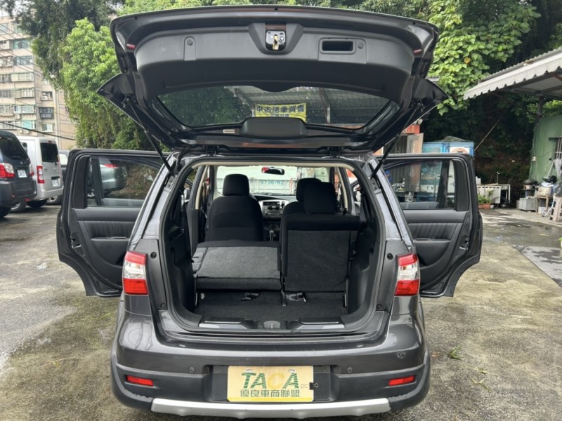 Nissan  Livina ~TACA優良車商~*(小林汽車)* 僅跑6萬 正2014年 NISSAN LIVINA 日產 樂薇娜 1.6 灰色 黑內裝 二代 旅行架 護板 | 新北市汽車商業同業公會｜TACA優良車商聯盟｜中古、二手車買車賣車公會認證保固