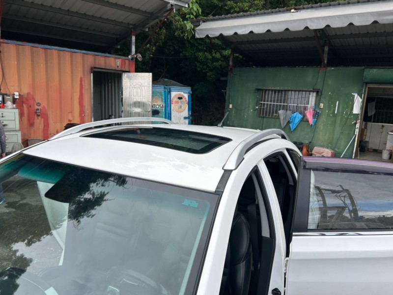 Luxgen  U6 Turbo ~TACA優良車商~*(小林汽車)* 僅跑9萬 正2014年 納智捷 LUXGEN U6 1.8 白色 天窗 TURBO | 新北市汽車商業同業公會｜TACA優良車商聯盟｜中古、二手車買車賣車公會認證保固