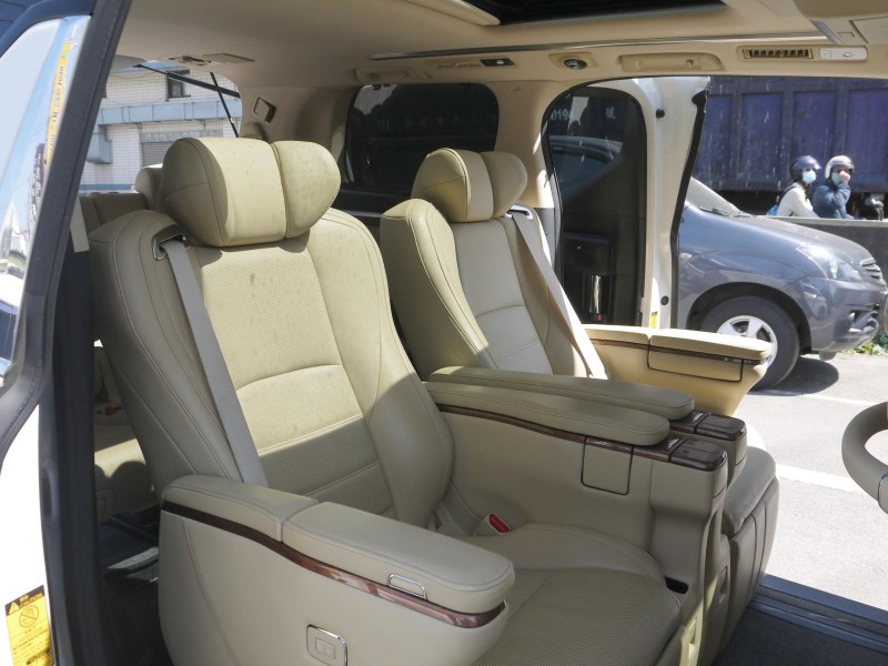 Toyota  ALPHARD 一手車 僅跑8萬  頭等艙第二排座椅 左右雙電滑門 TOYOTA ALPHARD 阿發 | 新北市汽車商業同業公會｜TACA優良車商聯盟｜中古、二手車買車賣車公會認證保固
