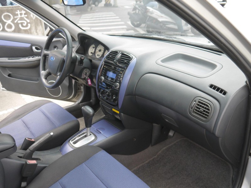 Ford/福特  Tierra 優質代步車 內裝顧的不錯 冷氣會冷 有天窗 藍黑雙色內裝 FORD TIERRA 1.6 | 新北市汽車商業同業公會｜TACA優良車商聯盟｜中古、二手車買車賣車公會認證保固