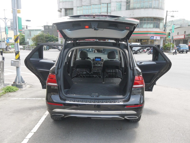 Mercedes-Benz/賓士   GLE-CLASS  GLE350d 省油  大馬力 360度環景 安卓影音 電動尾門 舒適大空間 GLE 350d | 新北市汽車商業同業公會｜TACA優良車商聯盟｜中古、二手車買車賣車公會認證保固