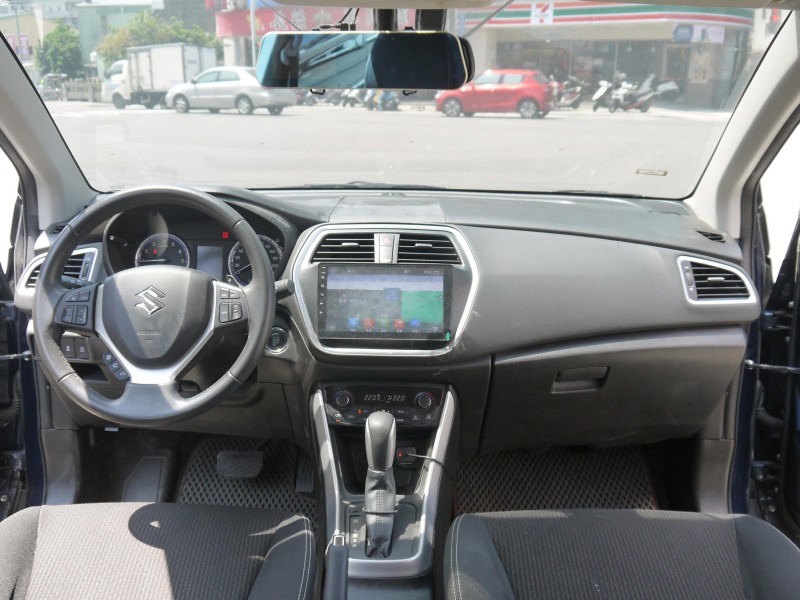 Suzuki  SX4 僅跑3萬 原廠保養 車況極佳 省油好開 7具氣囊 換檔撥片 SX4 1.4渦輪  | 新北市汽車商業同業公會｜TACA優良車商聯盟｜中古、二手車買車賣車公會認證保固