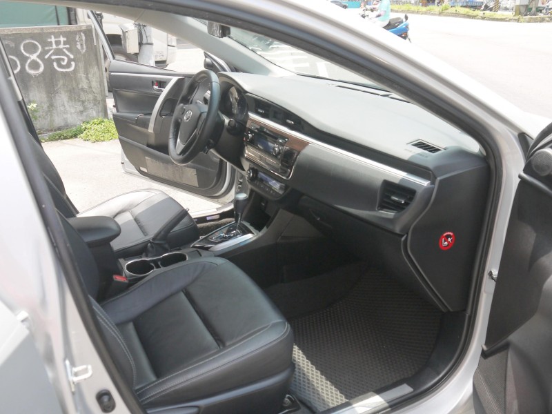 Toyota  Altis 頂級版 I-KEY免鑰匙 防滑系統 定速 恆溫 里程保證 車況極佳 ALTIS | 新北市汽車商業同業公會｜TACA優良車商聯盟｜中古、二手車買車賣車公會認證保固