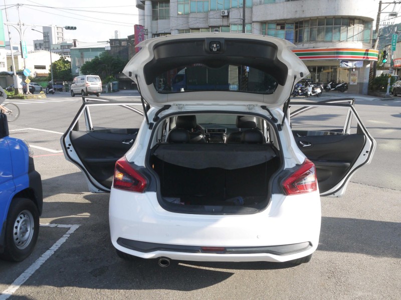 Nissan  Tiida 旗艦版 環景影像 IKEY免鑰匙 定速 恆溫 里程保證 TIIDA 1.6 | 新北市汽車商業同業公會｜TACA優良車商聯盟｜中古、二手車買車賣車公會認證保固
