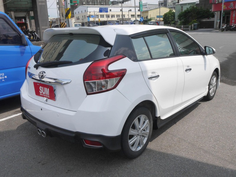 Toyota  Yaris IKEY免鑰匙 恆溫 空力套件 觸控影音 豪華版 YARIS 1.5 | 新北市汽車商業同業公會｜TACA優良車商聯盟｜中古、二手車買車賣車公會認證保固