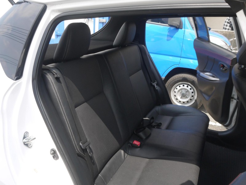 Toyota  Yaris IKEY免鑰匙 恆溫 空力套件 觸控影音 豪華版 YARIS 1.5 | 新北市汽車商業同業公會｜TACA優良車商聯盟｜中古、二手車買車賣車公會認證保固