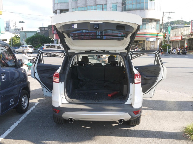 Ford/福特  Kuga 4WD 僅跑10萬 里程保證 電動尾門 全景天窗 新車價119.8萬 KUGA | 新北市汽車商業同業公會｜TACA優良車商聯盟｜中古、二手車買車賣車公會認證保固