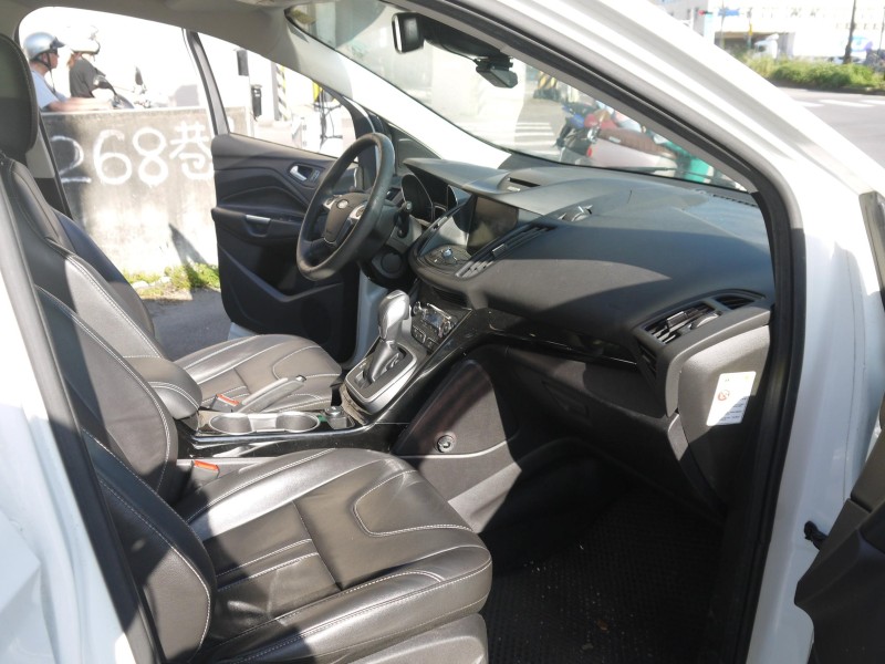 Ford/福特  Kuga 4WD 僅跑10萬 里程保證 電動尾門 全景天窗 新車價119.8萬 KUGA | 新北市汽車商業同業公會｜TACA優良車商聯盟｜中古、二手車買車賣車公會認證保固