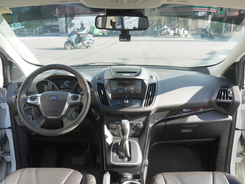 Ford/福特  Kuga 4WD 僅跑10萬 里程保證 電動尾門 全景天窗 新車價119.8萬 KUGA | 新北市汽車商業同業公會｜TACA優良車商聯盟｜中古、二手車買車賣車公會認證保固
