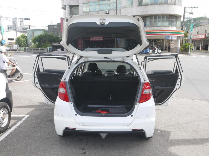 Honda  FIT 空力套件組 定速 恆溫 影音 省油大空間 妥善率佳 里程保證 FIT 1.5 | 新北市汽車商業同業公會｜TACA優良車商聯盟｜中古、二手車買車賣車公會認證保固