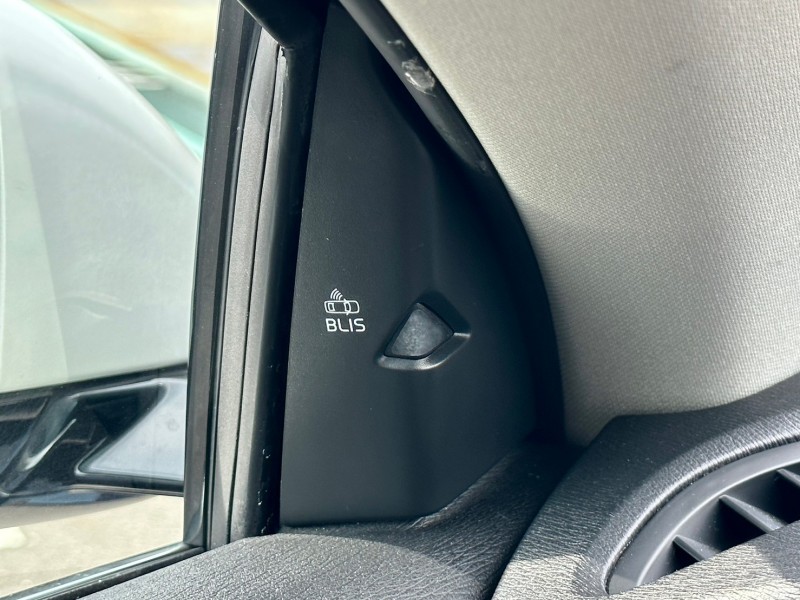 Volvo  V40 2015 Volvo V40 T5 2.0 旗艦版 頂級 原版件認證車 | 新北市汽車商業同業公會｜TACA優良車商聯盟｜中古、二手車買車賣車公會認證保固