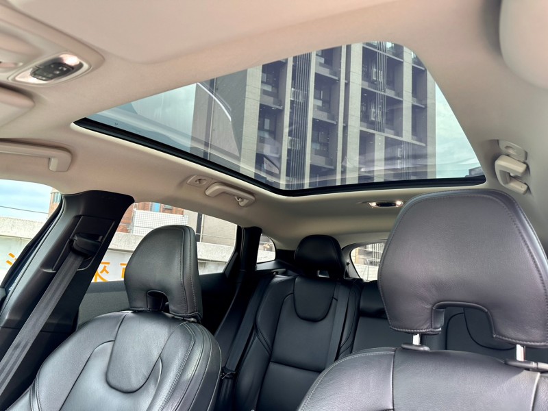 Volvo  V40 2015 Volvo V40 T5 2.0 旗艦版 頂級 原版件認證車 | 新北市汽車商業同業公會｜TACA優良車商聯盟｜中古、二手車買車賣車公會認證保固