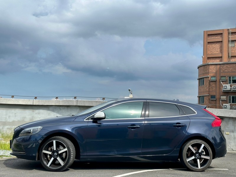 Volvo  V40 2015 Volvo V40 T5 2.0 旗艦版 頂級 原版件認證車 | 新北市汽車商業同業公會｜TACA優良車商聯盟｜中古、二手車買車賣車公會認證保固
