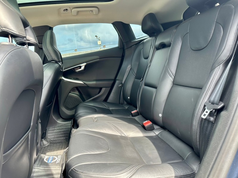 Volvo  V40 2015 Volvo V40 T5 2.0 旗艦版 頂級 原版件認證車 | 新北市汽車商業同業公會｜TACA優良車商聯盟｜中古、二手車買車賣車公會認證保固