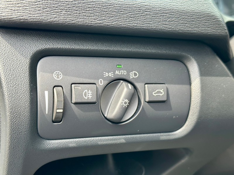 Volvo  V40 2015 Volvo V40 T5 2.0 旗艦版 頂級 原版件認證車 | 新北市汽車商業同業公會｜TACA優良車商聯盟｜中古、二手車買車賣車公會認證保固