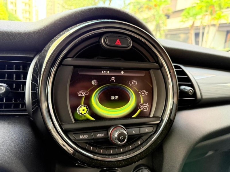 MINI  Cooper 2016 mini cooper 5 doors | 新北市汽車商業同業公會｜TACA優良車商聯盟｜中古、二手車買車賣車公會認證保固