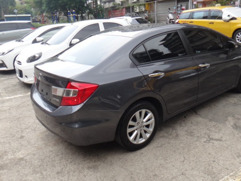 Honda  Civic 15年本田喜美9.5代VTi-S頂級天窗防滑F1換檔撥片保證實車實價 | 新北市汽車商業同業公會｜TACA優良車商聯盟｜中古、二手車買車賣車公會認證保固