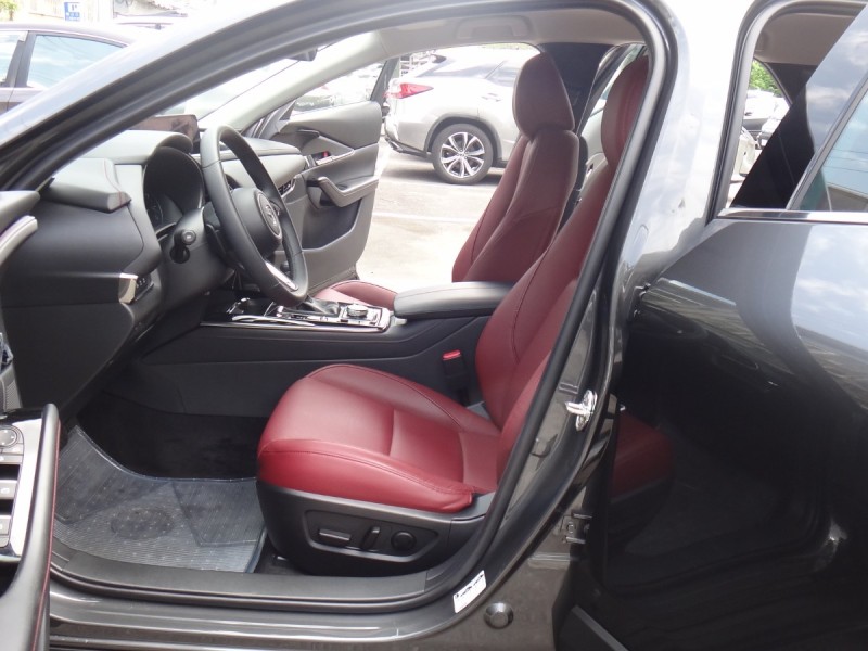 Mazda  CX-30    24式僅跑5千保證里程原廠保固中馬自達CX30換檔撥片電動椅跟車盲點aeb抬顯BOSE影音保證實車實價 | 新北市汽車商業同業公會｜TACA優良車商聯盟｜中古、二手車買車賣車公會認證保固