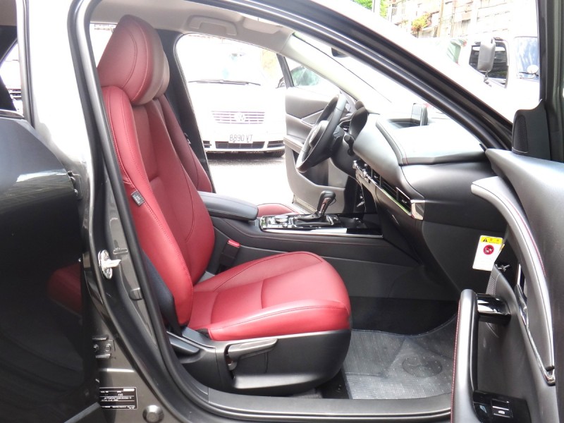 Mazda  CX-30    24式僅跑5千保證里程原廠保固中馬自達CX30換檔撥片電動椅跟車盲點aeb抬顯BOSE影音保證實車實價 | 新北市汽車商業同業公會｜TACA優良車商聯盟｜中古、二手車買車賣車公會認證保固