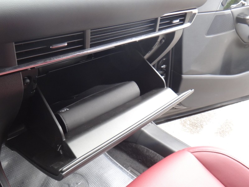 Mazda  CX-30    24式僅跑5千保證里程原廠保固中馬自達CX30換檔撥片電動椅跟車盲點aeb抬顯BOSE影音保證實車實價 | 新北市汽車商業同業公會｜TACA優良車商聯盟｜中古、二手車買車賣車公會認證保固