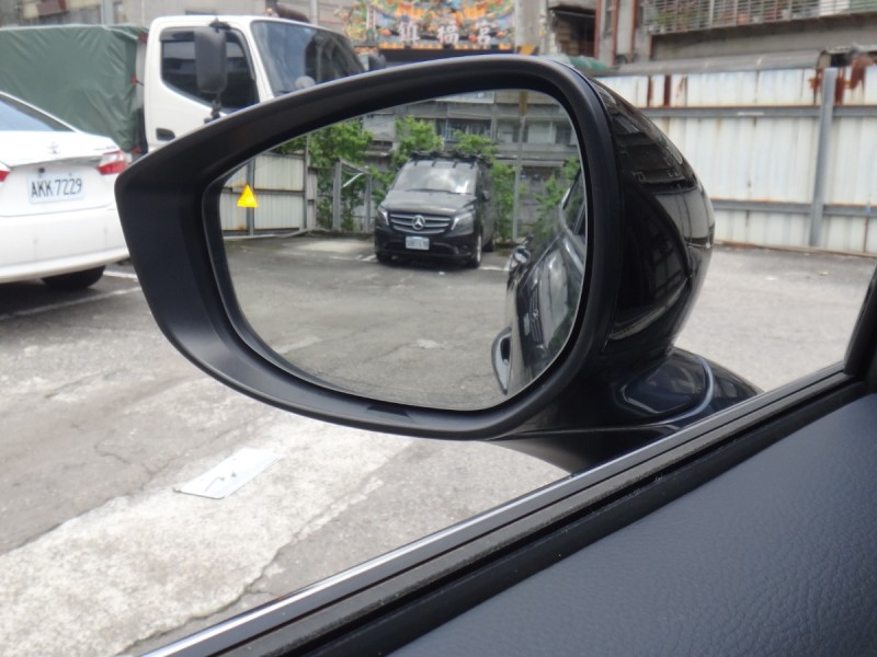 Mazda  CX-30    24式僅跑5千保證里程原廠保固中馬自達CX30換檔撥片電動椅跟車盲點aeb抬顯BOSE影音保證實車實價 | 新北市汽車商業同業公會｜TACA優良車商聯盟｜中古、二手車買車賣車公會認證保固