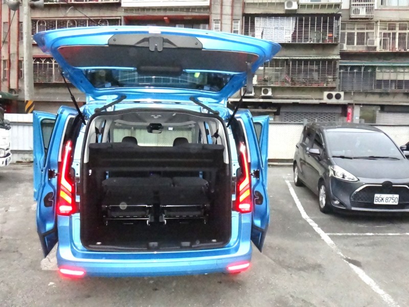 Ford/福特  TOURNEO CONNECT 24年福特旅玩家僅跑6千保固中2.0EcoBlue柴油電吸門影音前後行車紀錄跟車盲點AEB前後駐車停車雷達倒車顯影7座保證實車實價 | 新北市汽車商業同業公會｜TACA優良車商聯盟｜中古、二手車買車賣車公會認證保固