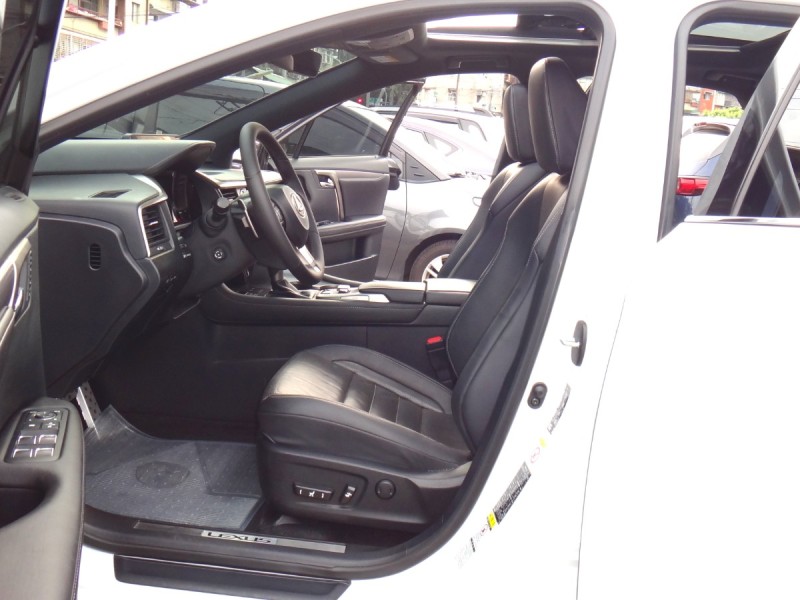 Lexus  RX 16年凌志RX450H全景F-SPORT版跟車盲點抬顯四傳油電極致白黑內裝保證里程實車實價 | 新北市汽車商業同業公會｜TACA優良車商聯盟｜中古、二手車買車賣車公會認證保固