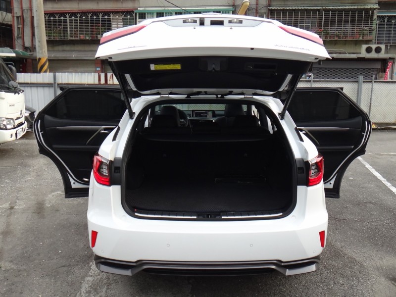 Lexus  RX 16年凌志RX450H全景F-SPORT版跟車盲點抬顯四傳油電極致白黑內裝保證里程實車實價 | 新北市汽車商業同業公會｜TACA優良車商聯盟｜中古、二手車買車賣車公會認證保固