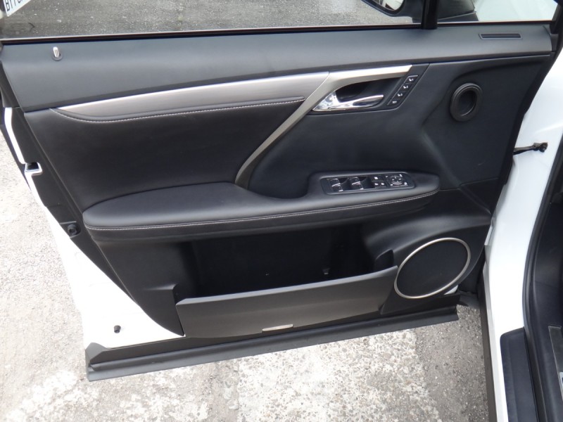 Lexus  RX 16年凌志RX450H全景F-SPORT版跟車盲點抬顯四傳油電極致白黑內裝保證里程實車實價 | 新北市汽車商業同業公會｜TACA優良車商聯盟｜中古、二手車買車賣車公會認證保固