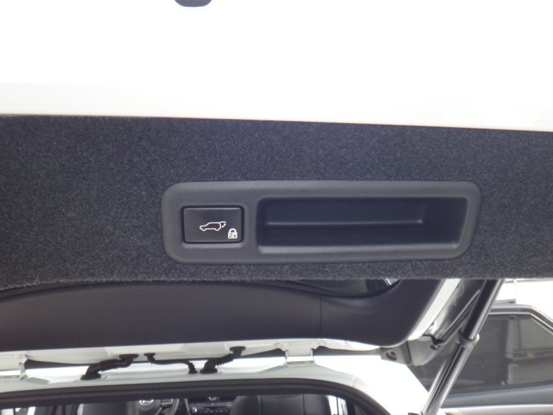 Lexus  RX 16年凌志RX450H全景F-SPORT版跟車盲點抬顯四傳油電極致白黑內裝保證里程實車實價 | 新北市汽車商業同業公會｜TACA優良車商聯盟｜中古、二手車買車賣車公會認證保固