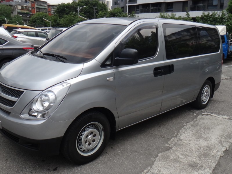 Hyundai  Starex 14年保證實跑6萬純自用現代史塔瑞斯2.5後驅柴油對座9+3全滑軌12座實車實價 | 新北市汽車商業同業公會｜TACA優良車商聯盟｜中古、二手車買車賣車公會認證保固