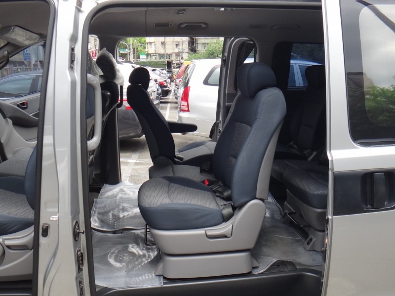 Hyundai  Starex 14年保證實跑6萬純自用現代史塔瑞斯2.5後驅柴油對座9+3全滑軌12座實車實價 | 新北市汽車商業同業公會｜TACA優良車商聯盟｜中古、二手車買車賣車公會認證保固