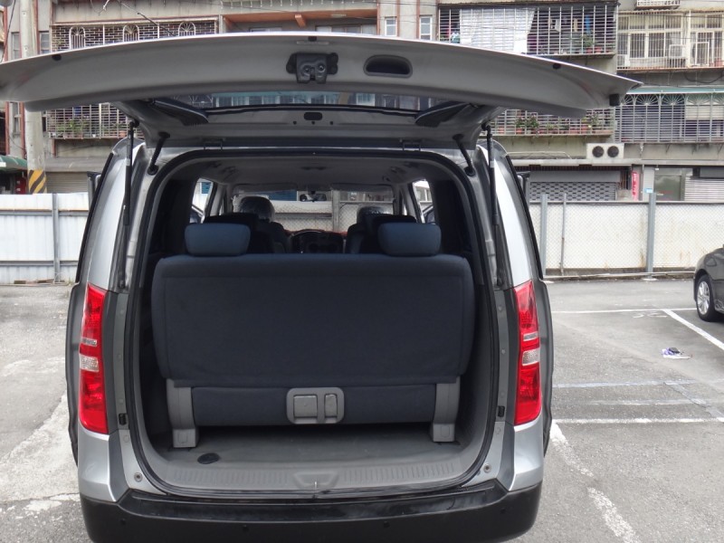 Hyundai  Starex 14年保證實跑6萬純自用現代史塔瑞斯2.5後驅柴油對座9+3全滑軌12座實車實價 | 新北市汽車商業同業公會｜TACA優良車商聯盟｜中古、二手車買車賣車公會認證保固