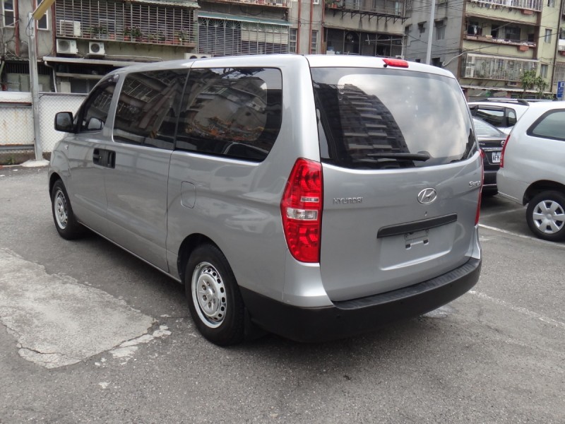 Hyundai  Starex 14年保證實跑6萬純自用現代史塔瑞斯2.5後驅柴油對座9+3全滑軌12座實車實價 | 新北市汽車商業同業公會｜TACA優良車商聯盟｜中古、二手車買車賣車公會認證保固