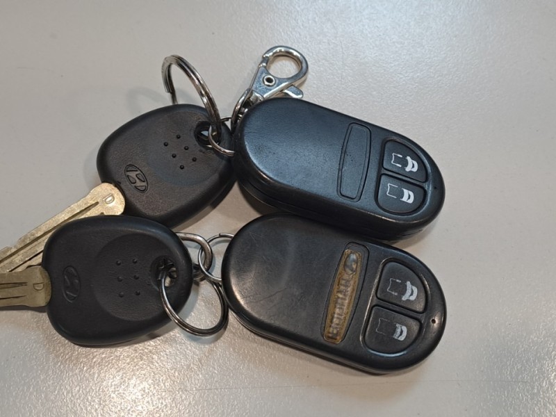 Hyundai  Starex 14年保證實跑6萬純自用現代史塔瑞斯2.5後驅柴油對座9+3全滑軌12座實車實價 | 新北市汽車商業同業公會｜TACA優良車商聯盟｜中古、二手車買車賣車公會認證保固
