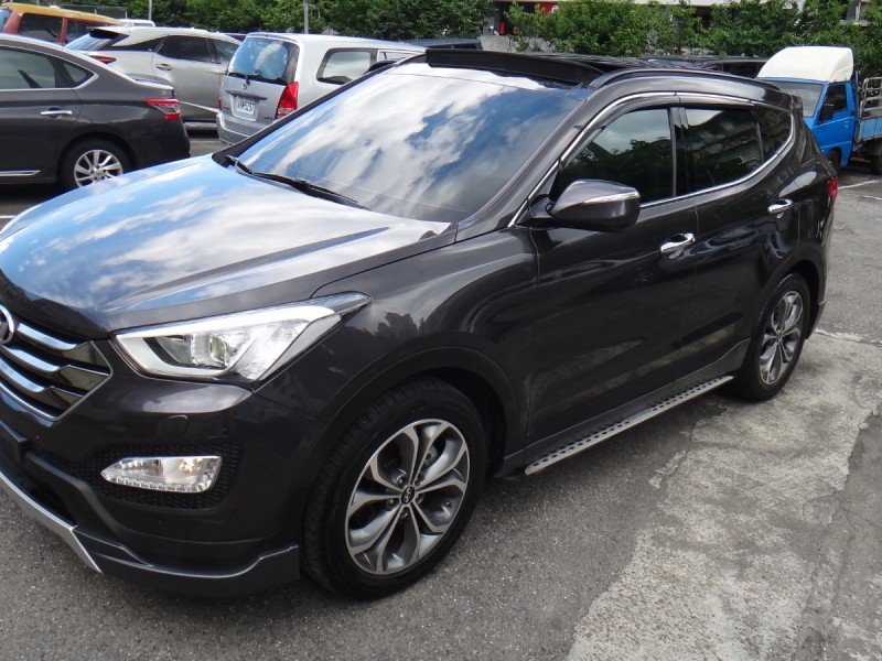 Hyundai  Santa Fe    17年保證里程現代山土匪4傳車頂架全景抬顯前後行車紀錄器原廠車側踏板自動停車導引保證實車實價 | 新北市汽車商業同業公會｜TACA優良車商聯盟｜中古、二手車買車賣車公會認證保固
