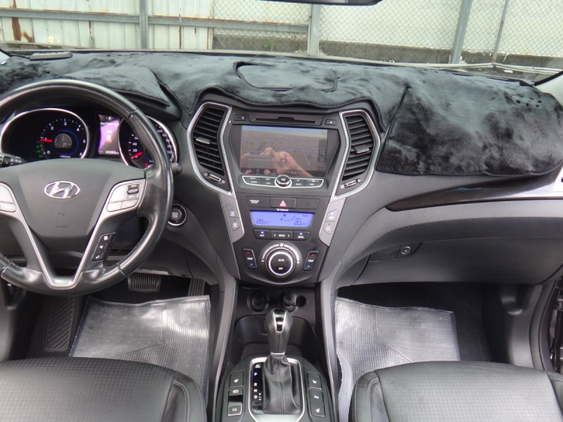 Hyundai  Santa Fe    17年保證里程現代山土匪4傳車頂架全景抬顯前後行車紀錄器原廠車側踏板自動停車導引保證實車實價 | 新北市汽車商業同業公會｜TACA優良車商聯盟｜中古、二手車買車賣車公會認證保固
