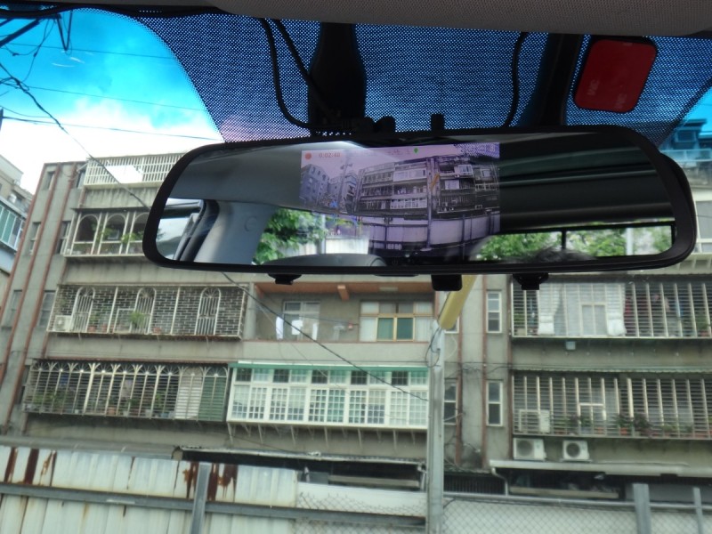 Hyundai  Santa Fe    17年保證里程現代山土匪4傳車頂架全景抬顯前後行車紀錄器原廠車側踏板自動停車導引保證實車實價 | 新北市汽車商業同業公會｜TACA優良車商聯盟｜中古、二手車買車賣車公會認證保固