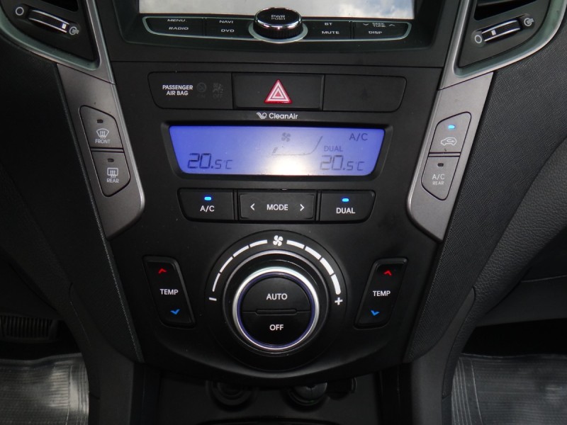 Hyundai  Santa Fe    17年保證里程現代山土匪4傳車頂架全景抬顯前後行車紀錄器原廠車側踏板自動停車導引保證實車實價 | 新北市汽車商業同業公會｜TACA優良車商聯盟｜中古、二手車買車賣車公會認證保固
