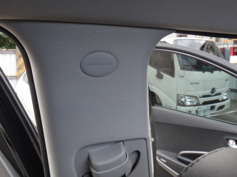 Hyundai  Santa Fe    17年保證里程現代山土匪4傳車頂架全景抬顯前後行車紀錄器原廠車側踏板自動停車導引保證實車實價 | 新北市汽車商業同業公會｜TACA優良車商聯盟｜中古、二手車買車賣車公會認證保固