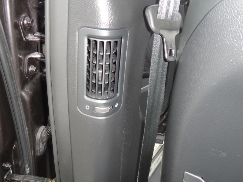 Hyundai  Santa Fe    17年保證里程現代山土匪4傳車頂架全景抬顯前後行車紀錄器原廠車側踏板自動停車導引保證實車實價 | 新北市汽車商業同業公會｜TACA優良車商聯盟｜中古、二手車買車賣車公會認證保固