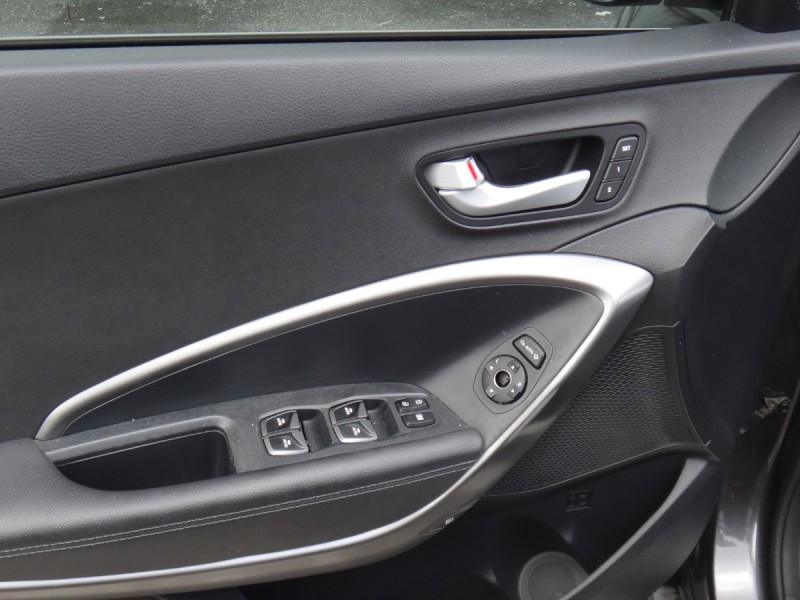 Hyundai  Santa Fe    17年保證里程現代山土匪4傳車頂架全景抬顯前後行車紀錄器原廠車側踏板自動停車導引保證實車實價 | 新北市汽車商業同業公會｜TACA優良車商聯盟｜中古、二手車買車賣車公會認證保固