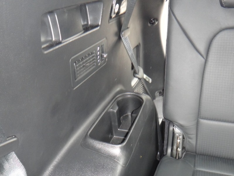 Hyundai  Santa Fe    17年保證里程現代山土匪4傳車頂架全景抬顯前後行車紀錄器原廠車側踏板自動停車導引保證實車實價 | 新北市汽車商業同業公會｜TACA優良車商聯盟｜中古、二手車買車賣車公會認證保固