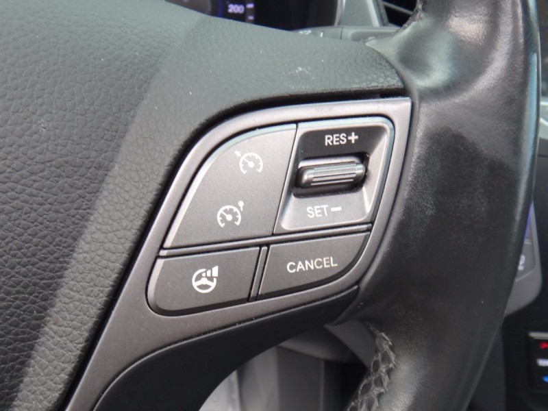 Hyundai  Santa Fe    17年保證里程現代山土匪4傳車頂架全景抬顯前後行車紀錄器原廠車側踏板自動停車導引保證實車實價 | 新北市汽車商業同業公會｜TACA優良車商聯盟｜中古、二手車買車賣車公會認證保固