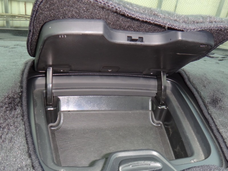 Hyundai  Santa Fe    17年保證里程現代山土匪4傳車頂架全景抬顯前後行車紀錄器原廠車側踏板自動停車導引保證實車實價 | 新北市汽車商業同業公會｜TACA優良車商聯盟｜中古、二手車買車賣車公會認證保固