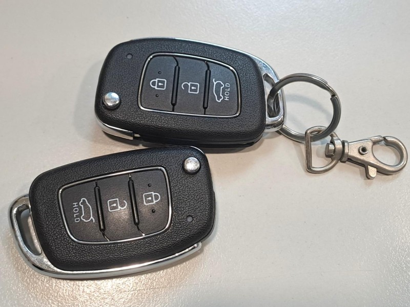 Hyundai  Santa Fe 18年實跑5萬保證里程現代山土匪電動椅盲點車道偏移警示環景抬顯影音前後行車紀錄器保證實車實價 | 新北市汽車商業同業公會｜TACA優良車商聯盟｜中古、二手車買車賣車公會認證保固