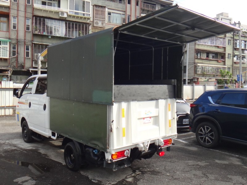 Hyundai  Porter 21年保證里程現代PORTERPRO2.5CRDi小霸王5速手自排雙箱升降遙控尾門附升降遙控帆布前後行車紀錄器案卓影音盲點偵側防滑循跡保證實車實價 | 新北市汽車商業同業公會｜TACA優良車商聯盟｜中古、二手車買車賣車公會認證保固