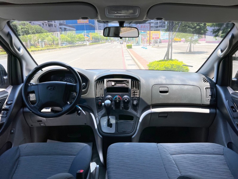 Hyundai  Starex 2015 Hyundai Grand Starex 12人座滑軌型 史塔瑞斯 全車如新 車況超讚 現代 商務車 廂型車 | 新北市汽車商業同業公會｜TACA優良車商聯盟｜中古、二手車買車賣車公會認證保固