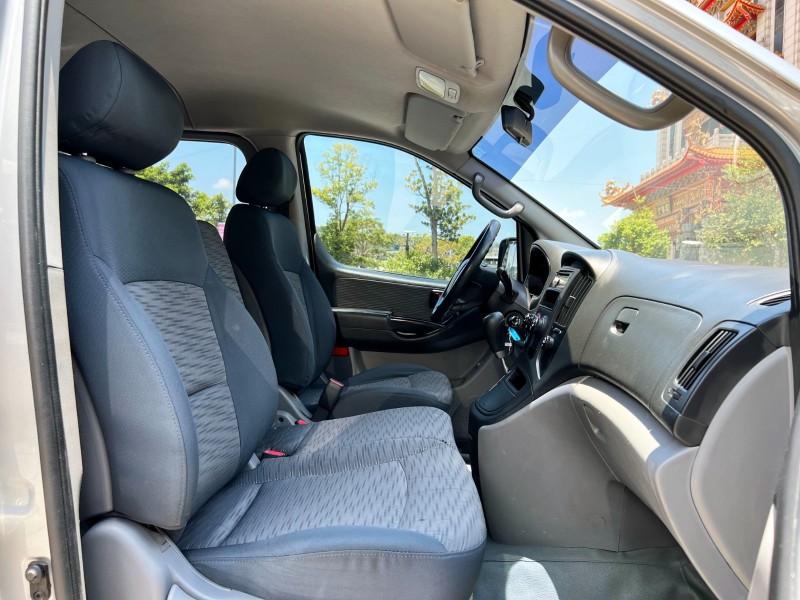 Hyundai  Starex 2015 Hyundai Grand Starex 12人座滑軌型 史塔瑞斯 全車如新 車況超讚 現代 商務車 廂型車 | 新北市汽車商業同業公會｜TACA優良車商聯盟｜中古、二手車買車賣車公會認證保固